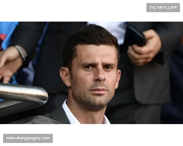 小卢卡斯在巴黎长期担任替补的原因与球队战术体系和竞争压力解析